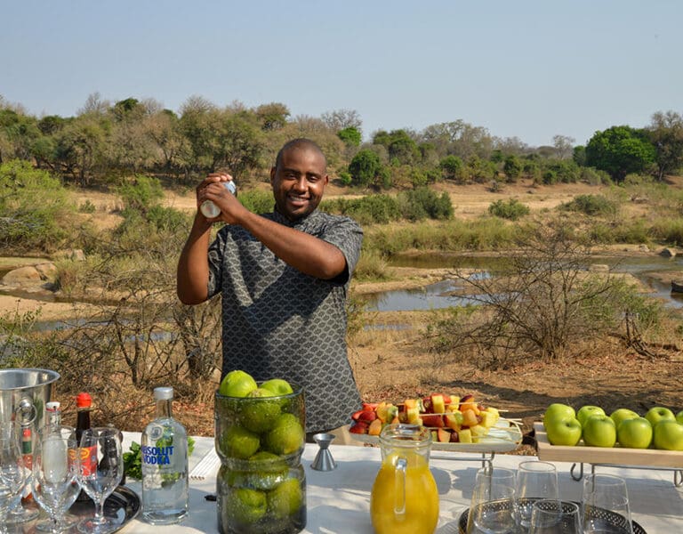lion-sands-river-lodge-lion_sands_dining_6_bloody_mary_and_health_stop_preview