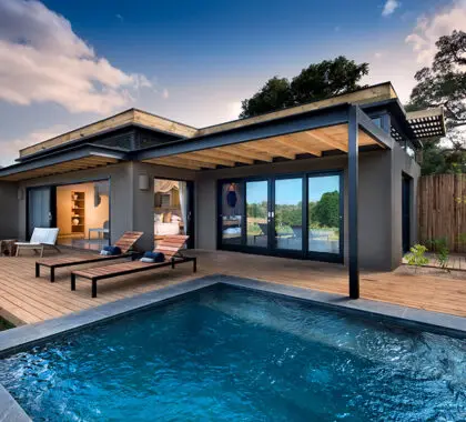 River Lodge River suite deck & pool area.