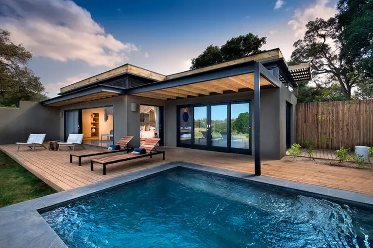 River Lodge River suite deck & pool area.