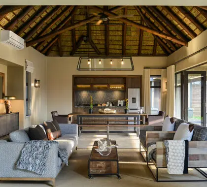 LionSandsTingaLodge-Interior-SalaFamiliar