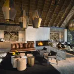 Sala de huéspedes del Lion Sands River Lodge.