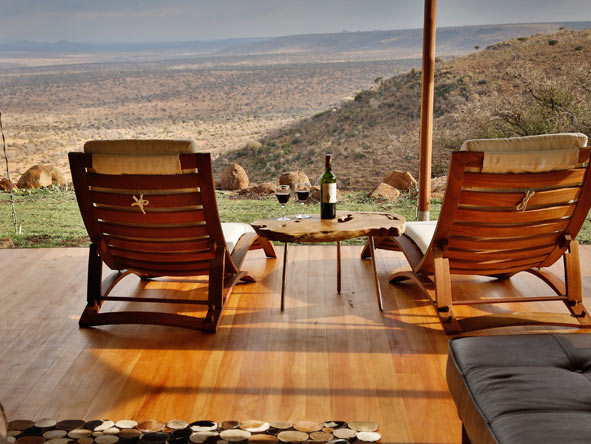Recline with a loved one and celebrate the tranquillity of the African bush with a great bottle of wine.
