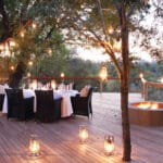 Los campamentos de Londolozi son conocidos por su exquisita cocina, que se disfruta mejor bajo las estrellas africanas.