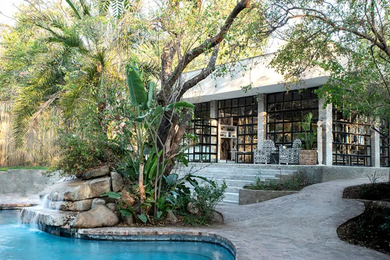 LondoloziPrivateGraniteSuites-Entrance-ArialVer