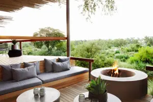 LondoloziPrivateGraniteSuites-Exterior-DeckPatio