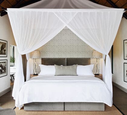 LondoloziPrivateGraniteSuites-UpperLevelBedroom-StandardHabitación