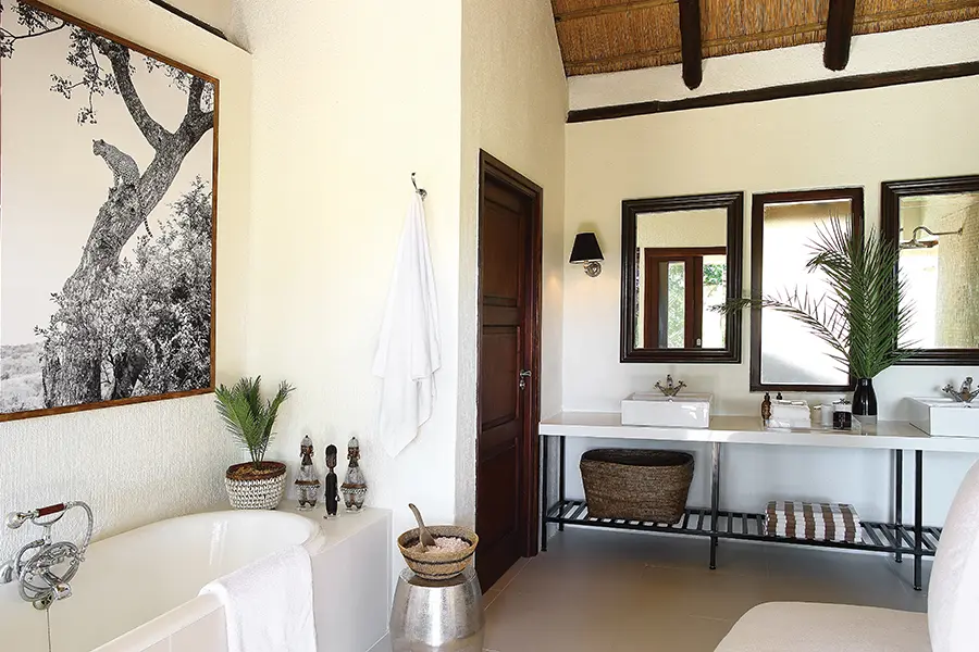 LondoloziTreeCamp-Bathroom-LuxuryRoom