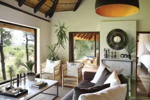 LondoloziTreeCamp-Interior-Salón