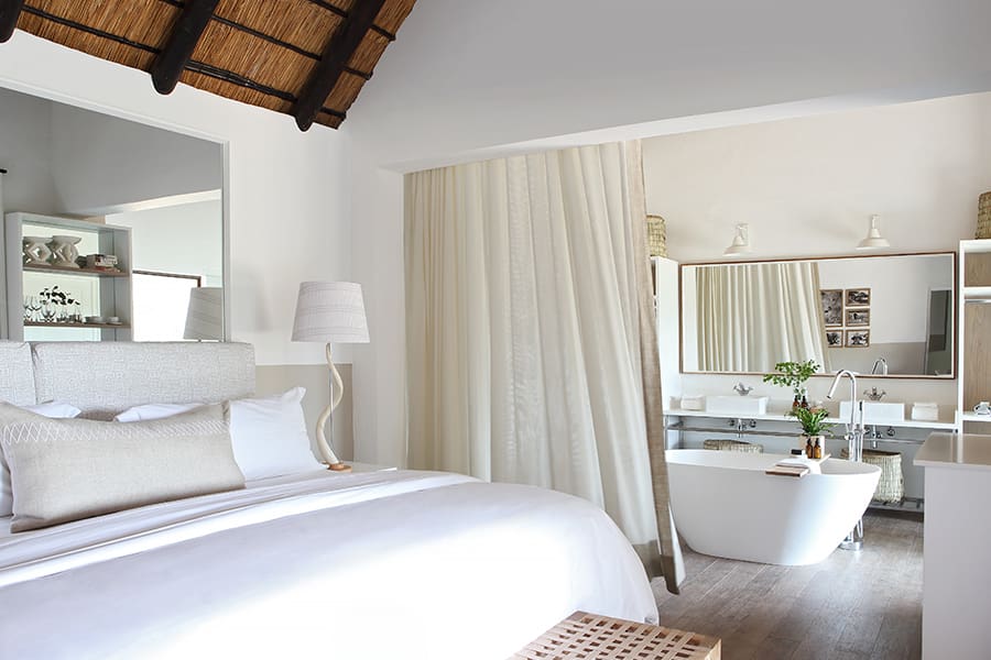 Dormitorio y baño