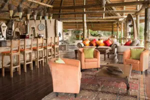 Bar y salón principal