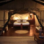 Las lujosas estructuras estilo campamento expresan el romanticismo de un safari africano.