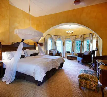 Disfrute de tres noches de lujo al estilo colonial en Huntingdon House, situada en una extensa plantación de té.