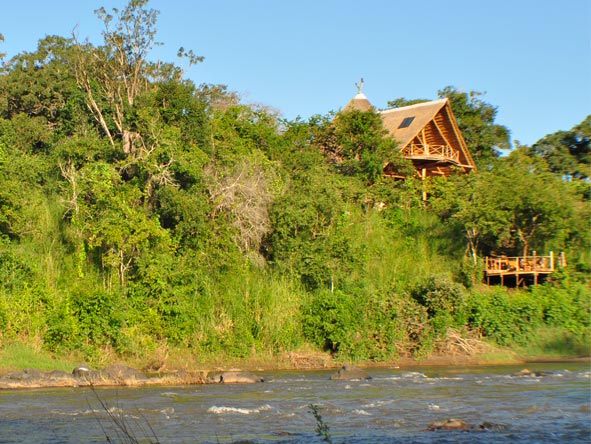 Activities at Tongole include game drives, guided walks & river adventures by boat & canoe.