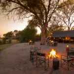 A cosy boma dinner. 