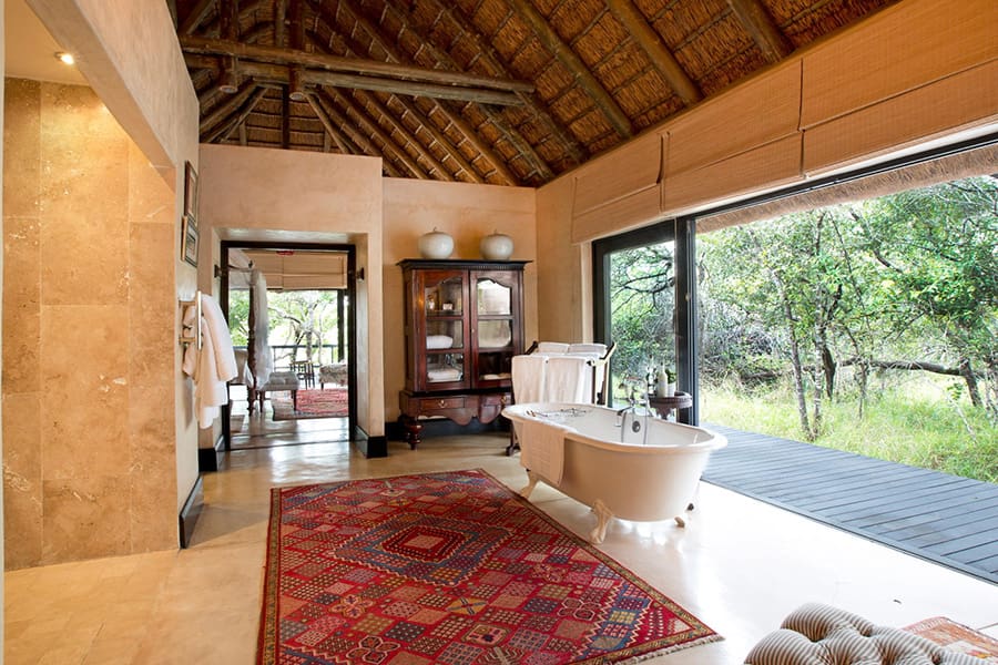 malewane-lodge-at-royal-malewane-thornybush-kruger-royal_suite_bathroom1