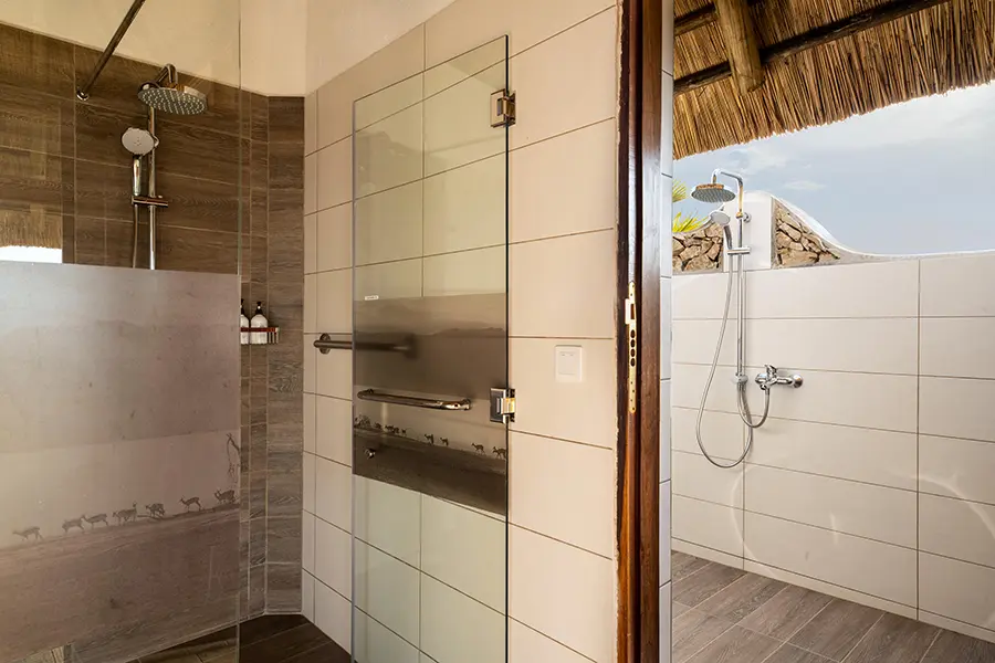 maramboi-tented-lodge-outdoor_inside_shower