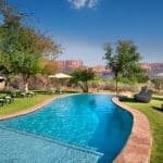 La piscina del alojamiento principal. 