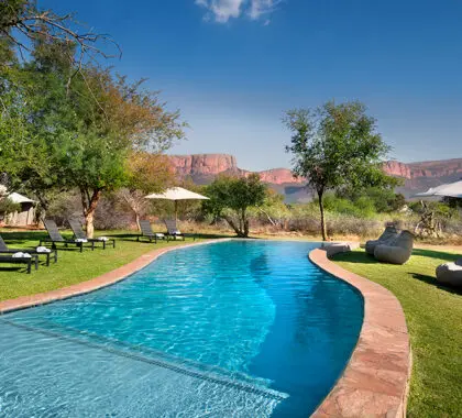 La piscina del alojamiento principal. 