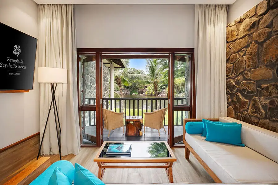 masonstravel_kempinski_deluxelagoonview-room