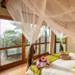 Las 18 habitaciones y chalés del Massinga Beach Lodge gozan de vistas de 180 grados al océano Índico.