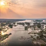 Situé sur les rives du puissant fleuve Zambèze, l'hôtel Matetsi Victoria Falls se trouve à proximité des chutes Victoria.