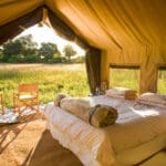 El alojamiento suele ser tan bueno como cabría esperar en un campamento permanente.