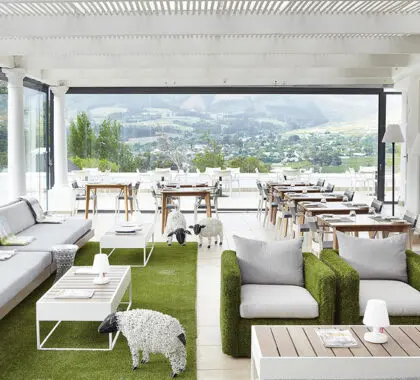 Mont Rochelle Miko Terrace tiene unas vistas increíbles del valle circundante de Franschhoek.