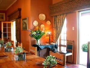 Disfrute del estilo y la decoración clásicos de Karoo en Mooiplaas.