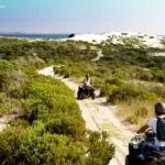 Empruntez la route pittoresque en faisant une excursion en quad à travers les dunes jusqu'à la plage.