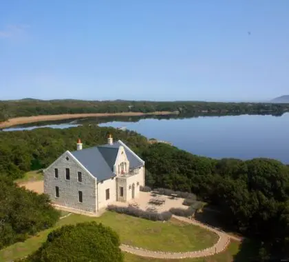 Ontdek de geschiedenis van 'Het Spookhuis' - een gerestaureerd landhuis op het landgoed.