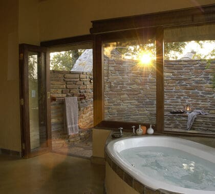 Motswiri-Private-Safari-Lodge-Bath