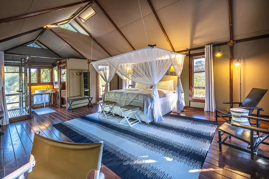 mushara-outpost-etosha-namibia-bungalow-interior