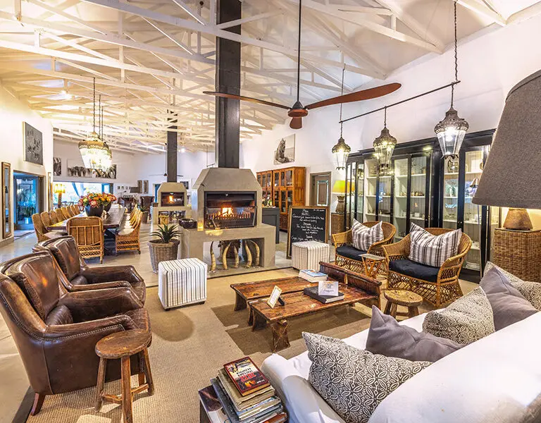While the days in the desert are warm, winter evenings and mornings can be crisp. A fireplace in the lodge keeps it cosy. 