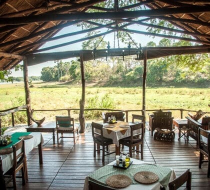 mvuu-lodge-malawi-liwondenp-dining-area-werner-reyneke-new