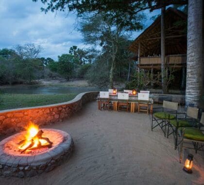 After enjoying a drink around the open-air fire, enjoy a freshly-prepared dinner by lantern light.