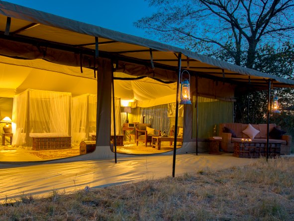 Warm and inviting tented suites are extra-spacious and have a covered verandah - ideal for savouring the sounds of dawn and dusk.
