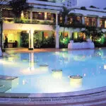 Las luces tenues y el ambiente cálido hacen del Nairobi Serena una agradable primera noche.