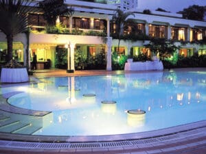 Las luces tenues y el ambiente cálido hacen del Nairobi Serena una agradable primera noche.