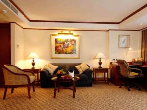 Todas las habitaciones del Nairobi Serena están repletas de comodidades, desde minibar hasta Wi-Fi.