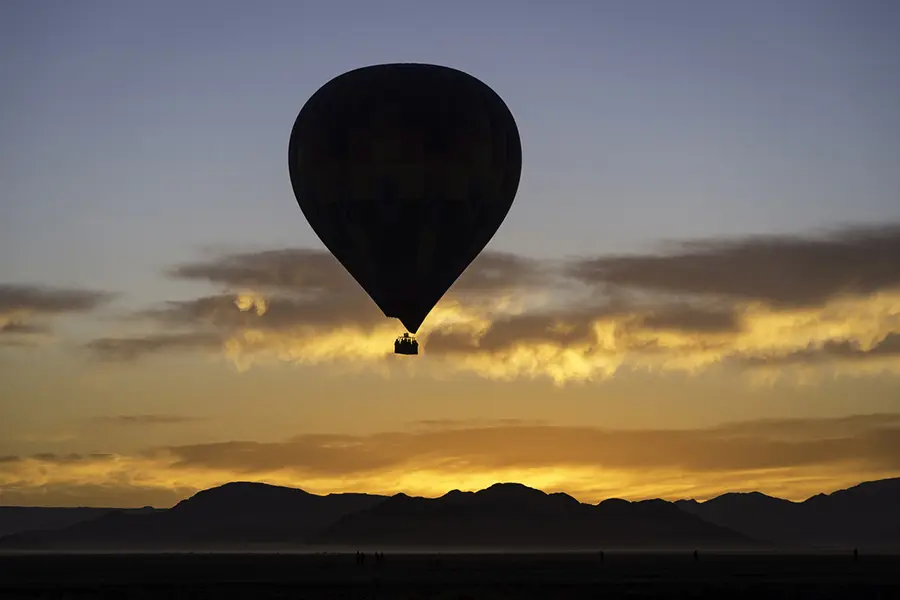 Enjoy a thrilling ballon safari.