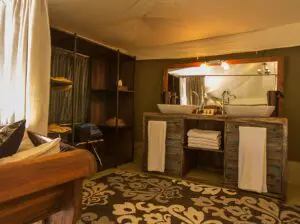 En suite bathrooms feature twin vanities, flush toilets and solar-powered bucket showers.
