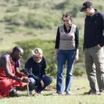 Los paseos por la naturaleza en compañía de guías expertos constituyen una fascinante alternativa a los safaris en los campamentos Porini.