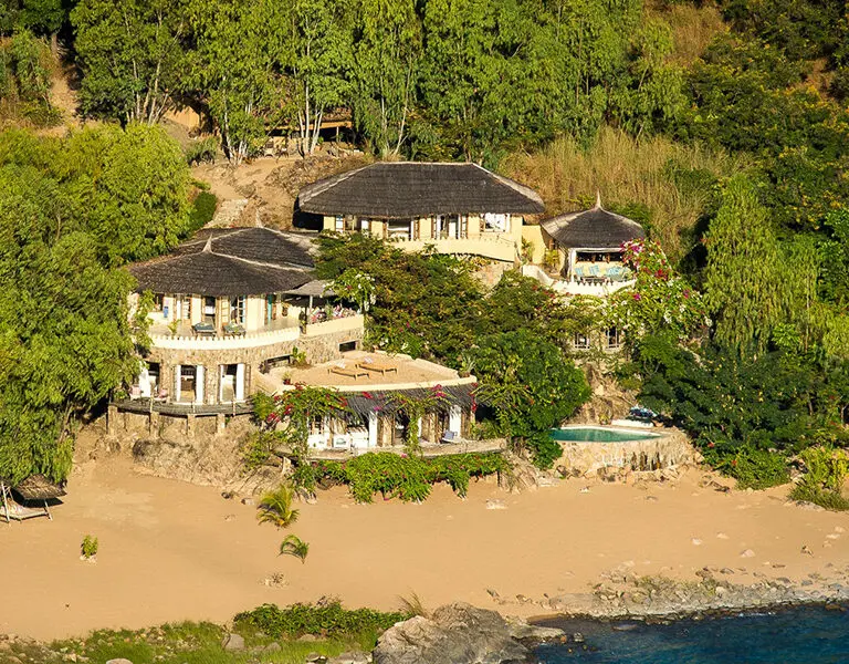 Ndomo Point provides the perfect tropics destination on the Southwest side of Likoma Island, overlooking the wondrous Lake Malawi. | Ndomo Point House
