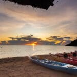 Disfruta de una serie de deportes acuáticos motorizados y no motorizados, como kayak, vela, tubing y wakeboard.