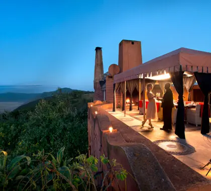 NgorongoroCraterLodge-Dining-DeckPatio