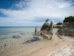 Nadar, hacer snorkel, bucear o remar: las cálidas y cristalinas aguas del lago Malawi son ideales para todos ellos.