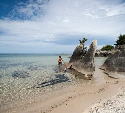 Nadar, hacer snorkel, bucear o remar: las cálidas y cristalinas aguas del lago Malawi son ideales para todos ellos.