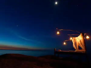 ¿Por qué no pasar una noche bajo las estrellas? El personal estará encantado de prepararte una cama.