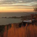 Disfrute de épicas puestas de sol sobre el lago Malaui desde la comodidad de un sofá cama Nkwichi: ¡puro capricho!