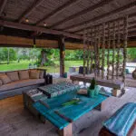 Communal area to mingle with the other guests.